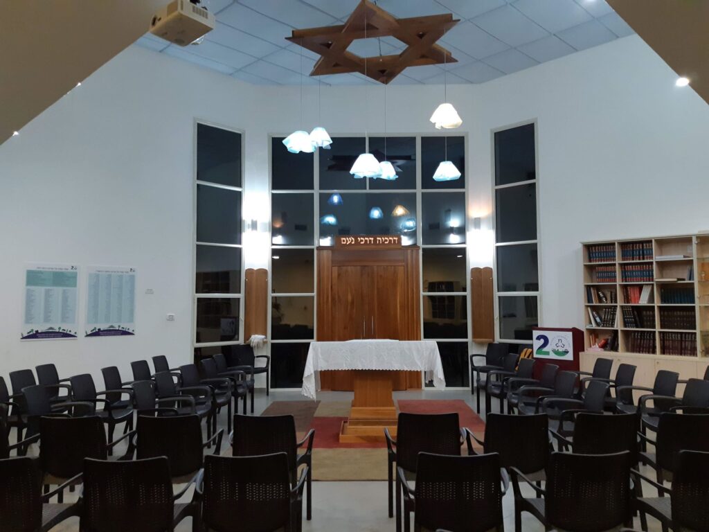 בית מדרש המניין המשפחתי הקהילתי כבר ורדים