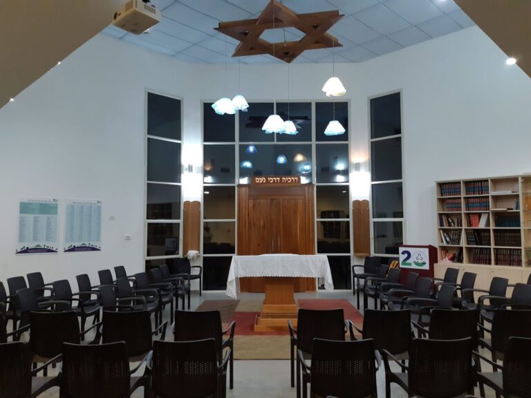 בית מדרש המניין המשפחתי הקהילתי כבר ורדים